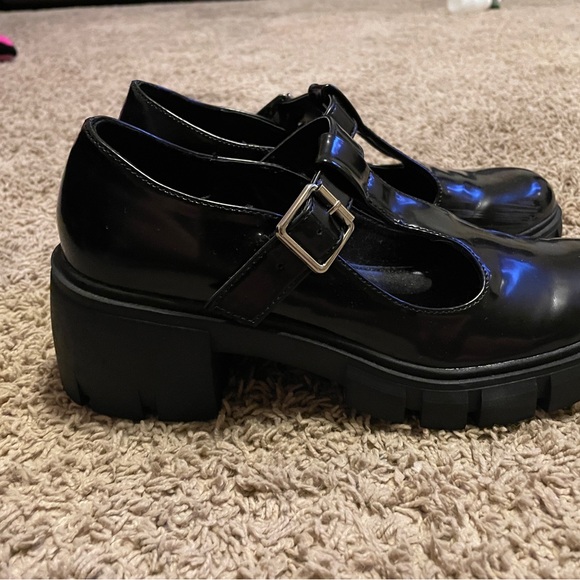 Madden girl ,Mary Jane’s , size 7 - Picture 1 of 3